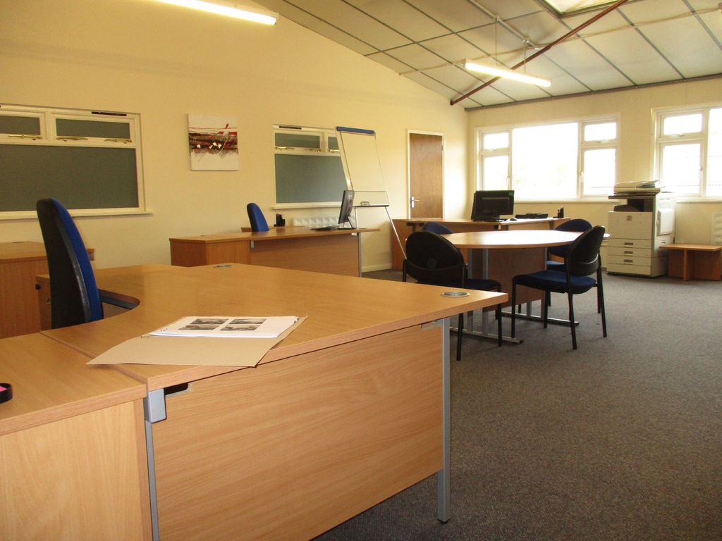 Office to let in To Let - Oaklands Business Centre, Whitchurch HR9, £23,400 pa