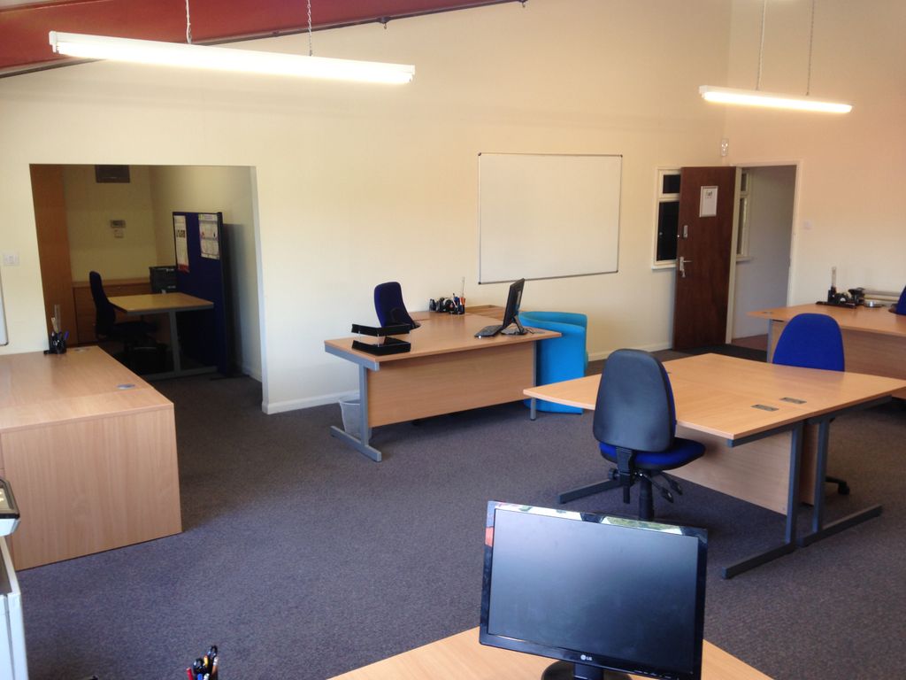 Office to let in To Let - Oaklands Business Centre, Whitchurch HR9, £23,400 pa