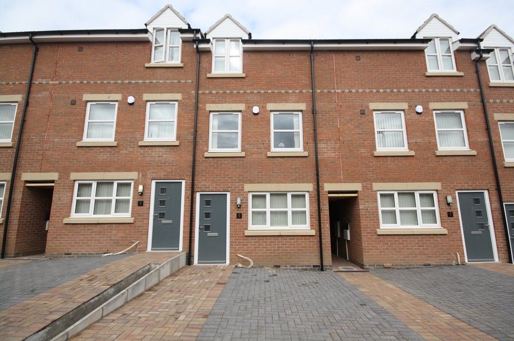4 bed terraced house to rent in Blue Fox Close, West End, Leicester LE3, £2,080 pcm