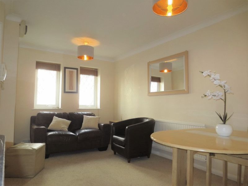 2 bed flat to rent in Bedford Place, Brighton BN1, £1,500 pcm