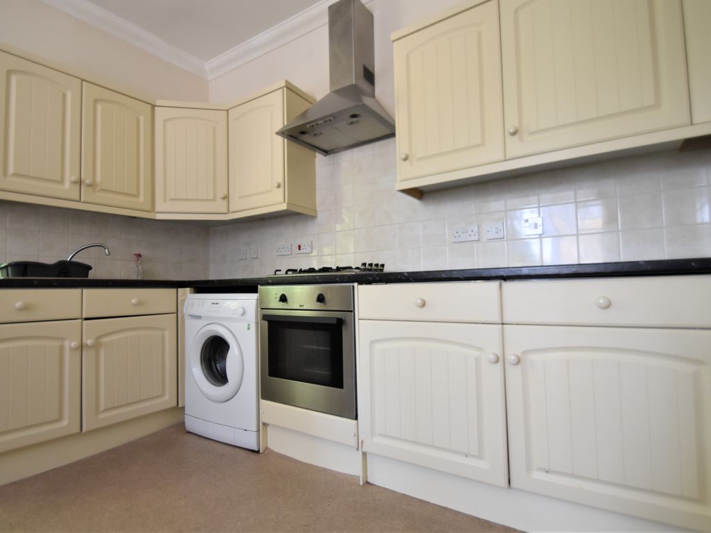 2 bed flat to rent in Havant Street, Portsmouth PO1, £1,000 pcm