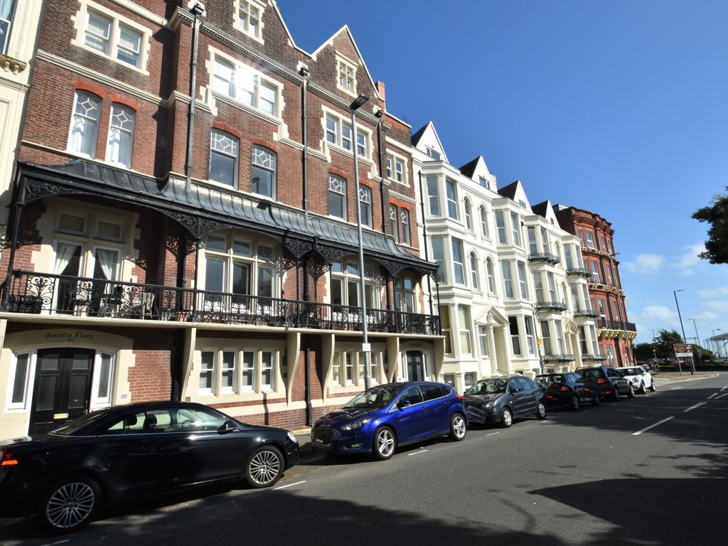 2 bed flat to rent in Western Parade, Southsea PO5, £1,300 pcm