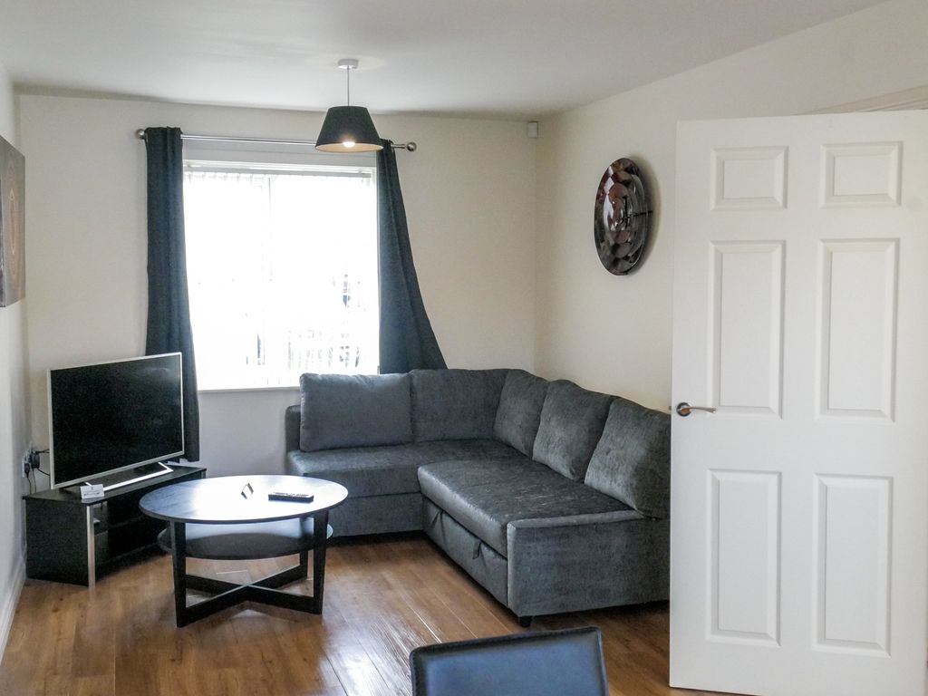 2 bed flat to rent in Northumberland Way, Walsall, West Midlands WS2, £825 pcm
