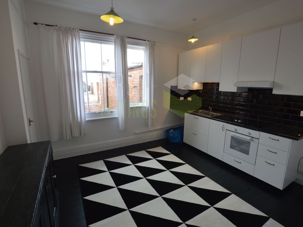 2 bed flat to rent in East Avenue, Clarendon Park LE2, £800 pcm