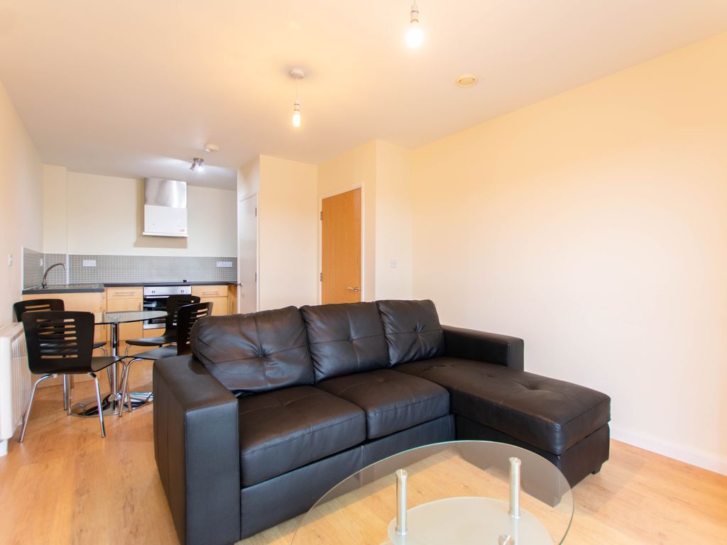 1 bed flat to rent in Fleet Street, Swindon SN1, £825 pcm