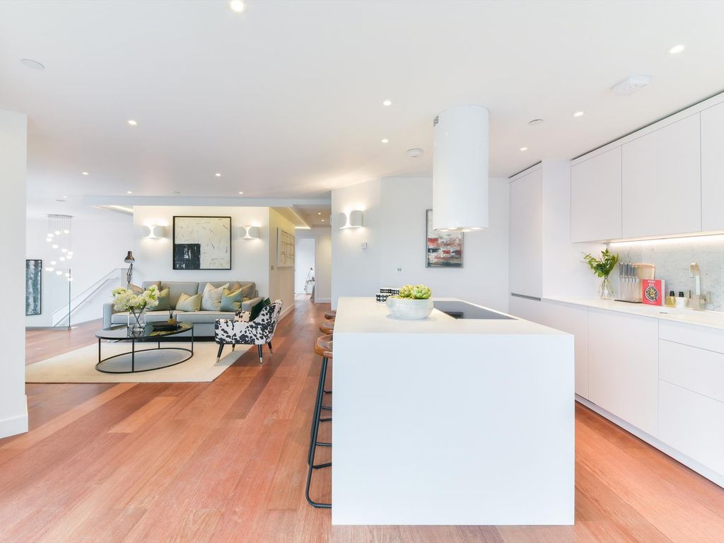 New home, 2 bed flat for sale in Queenstown Road, Battersea, London SW8, £925,000