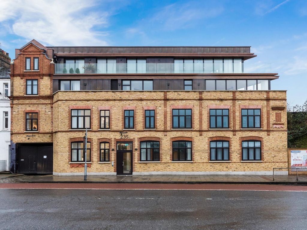 New home, 2 bed flat for sale in Queenstown Road, Battersea, London SW8, £925,000