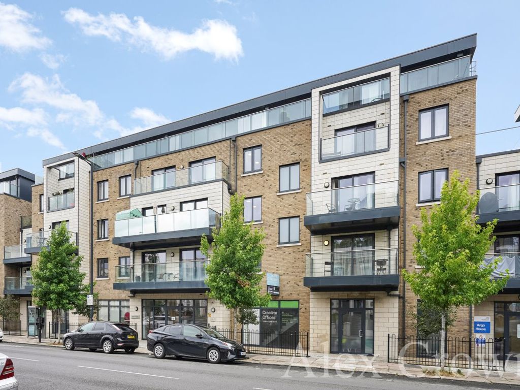 2 bed flat to rent in Argo House, Kilburn Park Road, Maida Vale NW6, £2,800 pcm