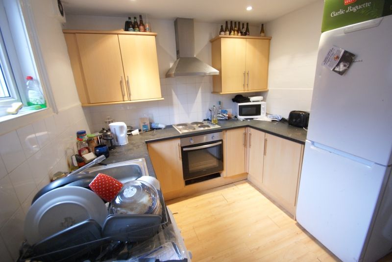 4 bed end terrace house to rent in Royal Park Road, Hyde Park, Leeds LS6, £425 pppm