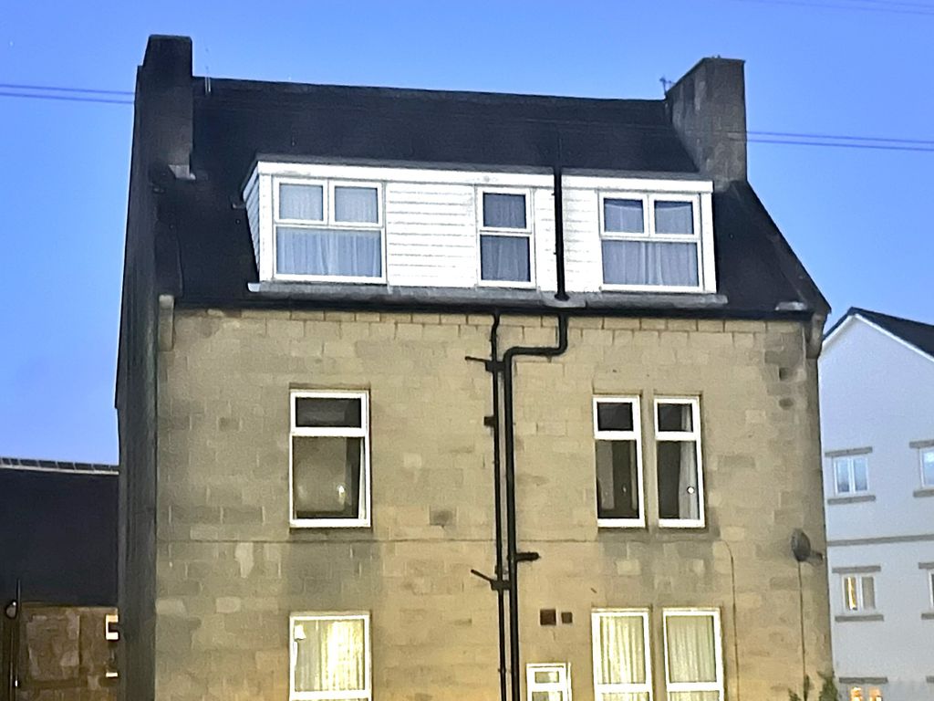 2 bed flat to rent in Railway Road, Ilkley LS29, £800 pcm