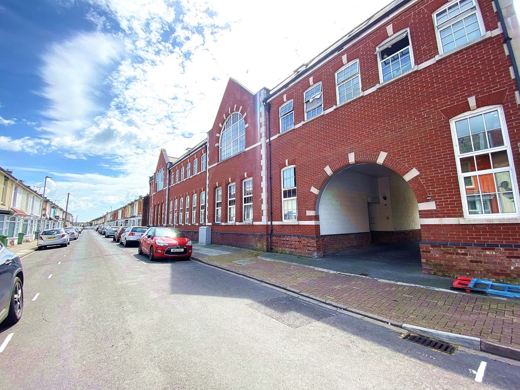 3 bed flat to rent in Reginald Road, Southsea PO4, £1,650 pcm