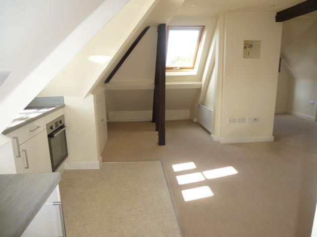 1 bed flat to rent in 1 Middle Row, East Grinstead, West Sussex RH19, £700 pcm