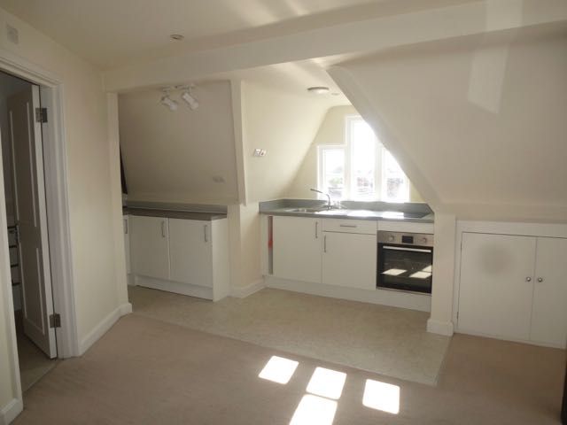 1 bed flat to rent in 1 Middle Row, East Grinstead, West Sussex RH19, £700 pcm