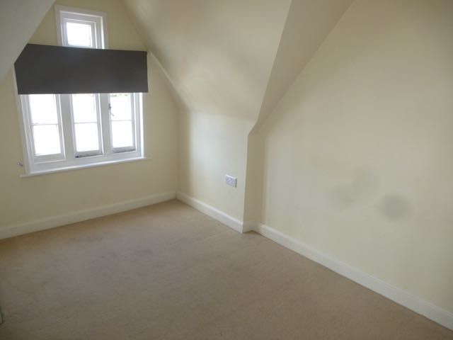 1 bed flat to rent in 1 Middle Row, East Grinstead, West Sussex RH19, £700 pcm