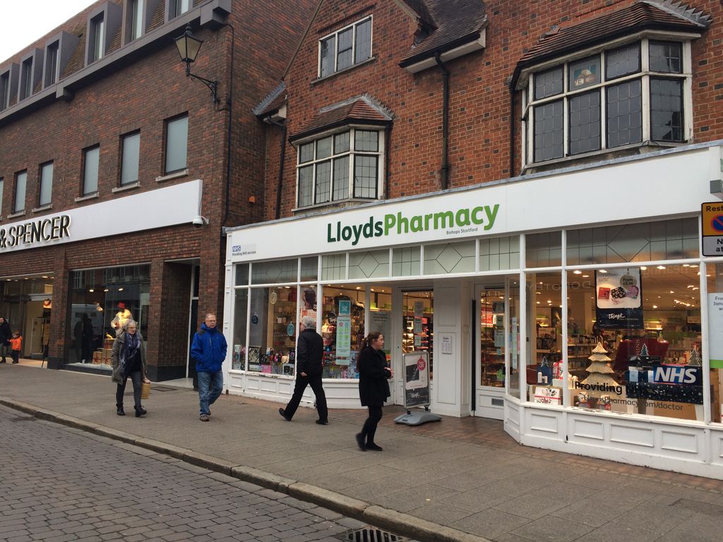 Retail premises to let in South Street, Bishop's Stortford CM23, £60,000 pa