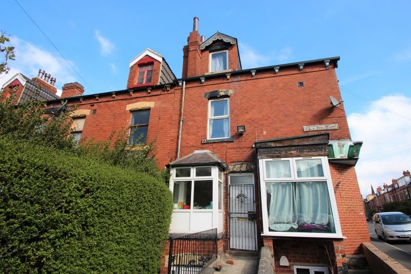 3 bed terraced house to rent in Royal Park Mount, Hyde Park, Leeds LS6, £468 pppm