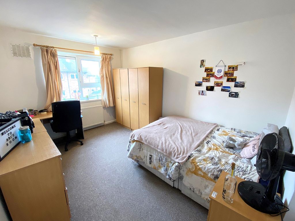 3 bed flat to rent in Flint Street, Southsea PO5, £1,350 pcm