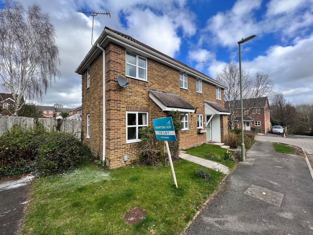 1 bed end terrace house to rent in Lime Gardens, Basingstoke RG21, £900 pcm