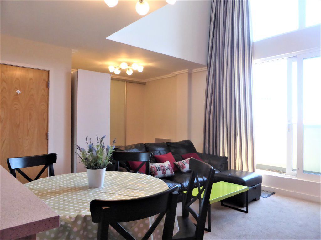 3 bed flat to rent in Kingscote Way, Brighton BN1, £2,750 pcm