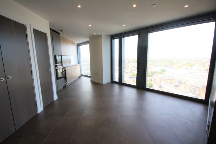 1 bed flat for sale in Chronicle Tower 261 City Road EC1V, £780,000