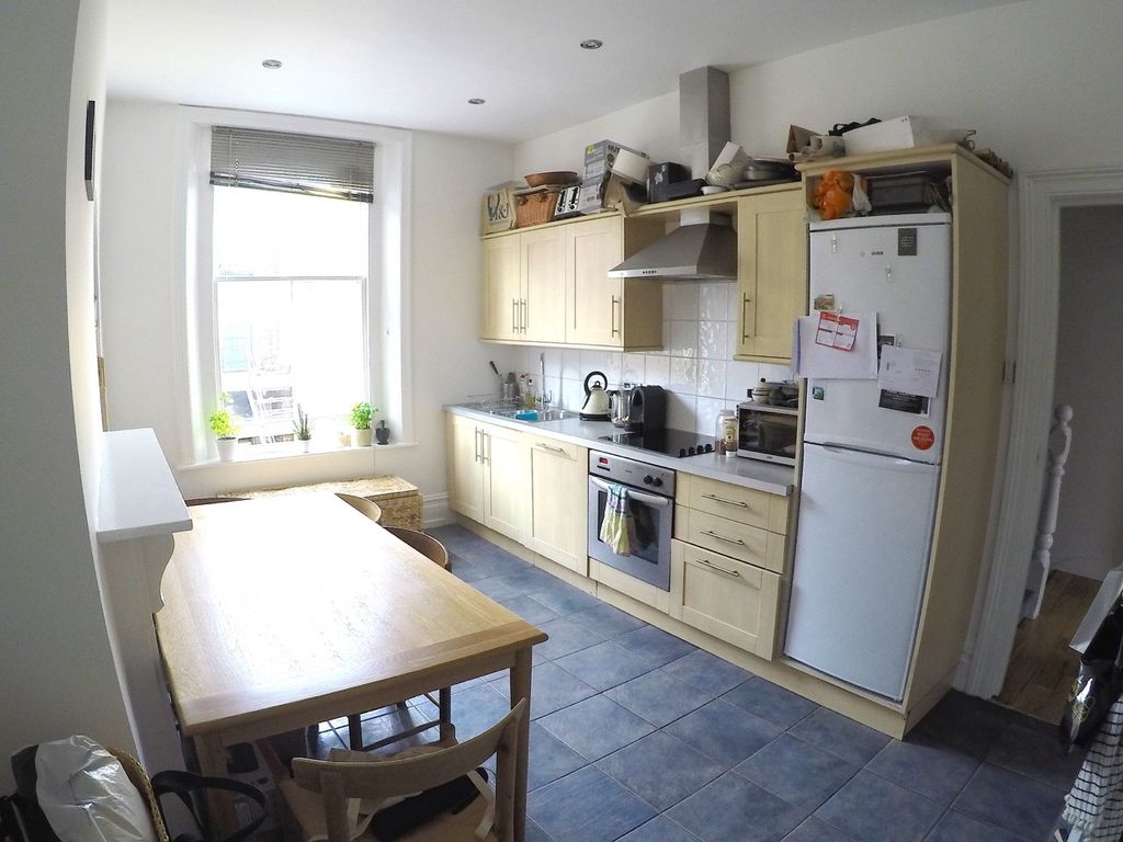 2 bed maisonette to rent in Upper Street, Islington N1, £2,578 pcm