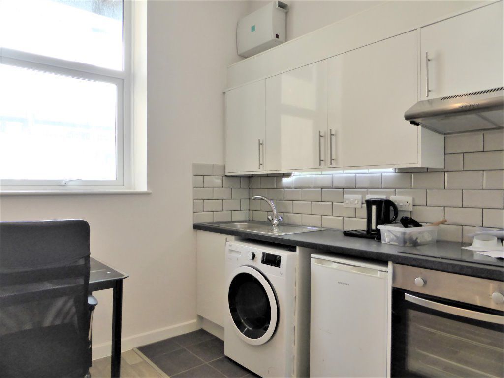 Studio to rent in Osmond Road, Hove BN3, £1,050 pcm