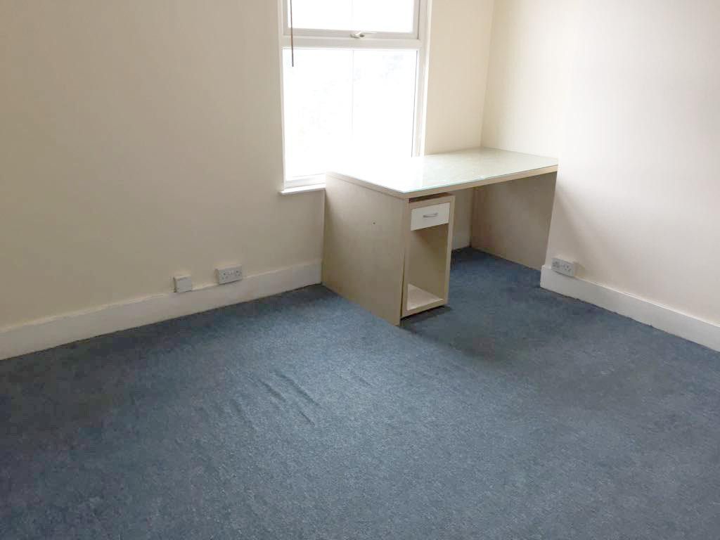 Office to let in Church Hill, Loughton, Essex IG10, £4,800 pa