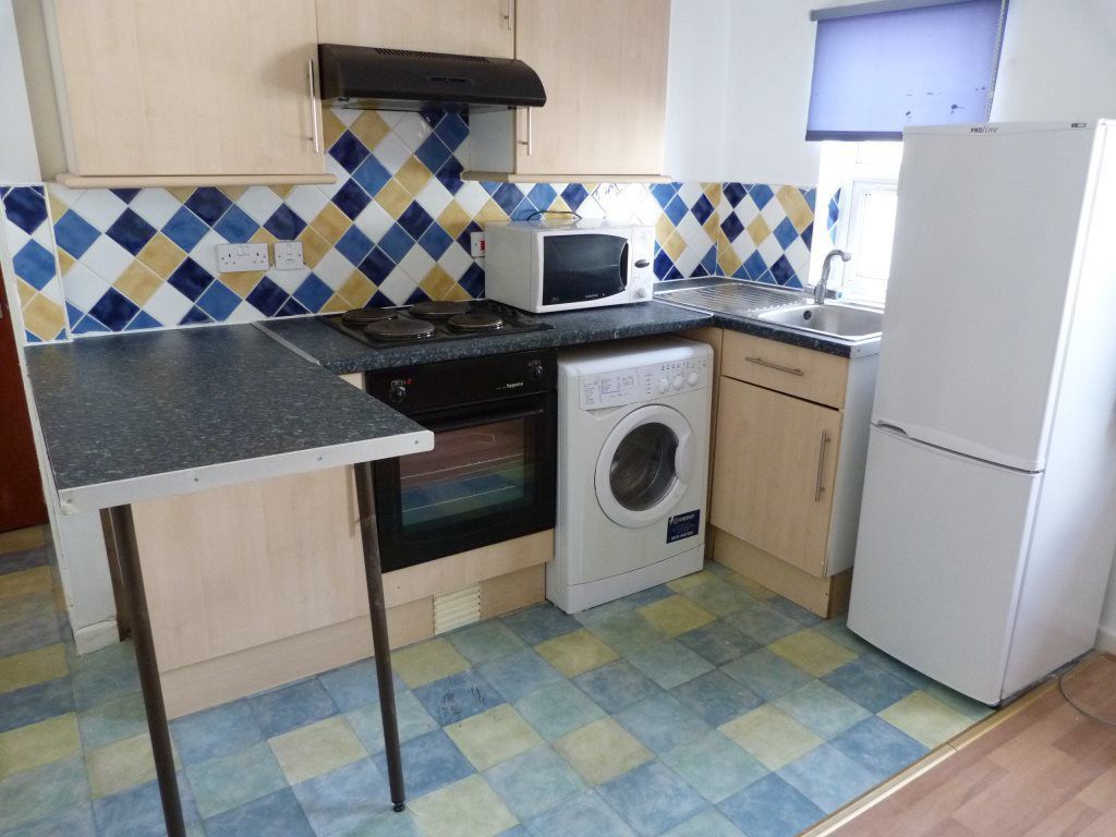 1 bed flat to rent in City Road, Cathays, Cardiff CF24, £750 pcm