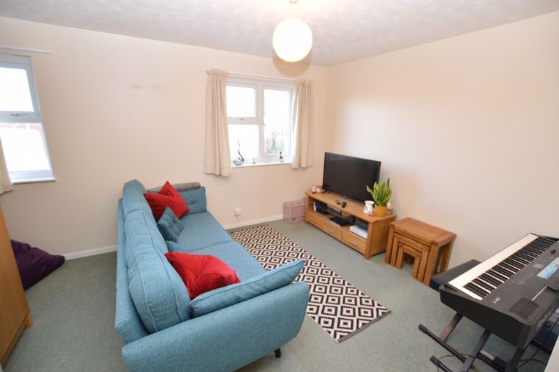 1 bed flat to rent in Hawthorn Walk, Tunbridge Wells TN2, £900 pcm