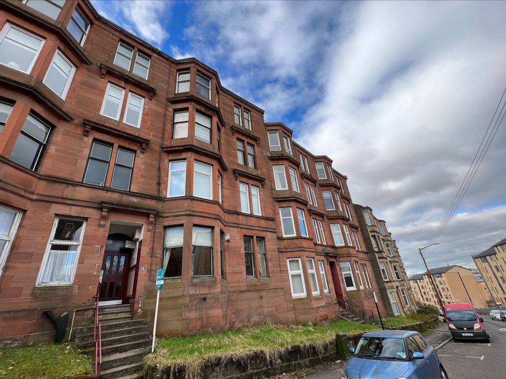 2 bed flat to rent in Oban Drive, Glasgow G20, £1,200 pcm