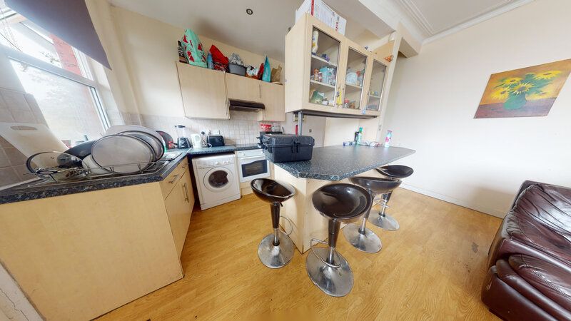 5 bed terraced house to rent in Knowle Terrace, Burley, Leeds LS4, £342 pppm
