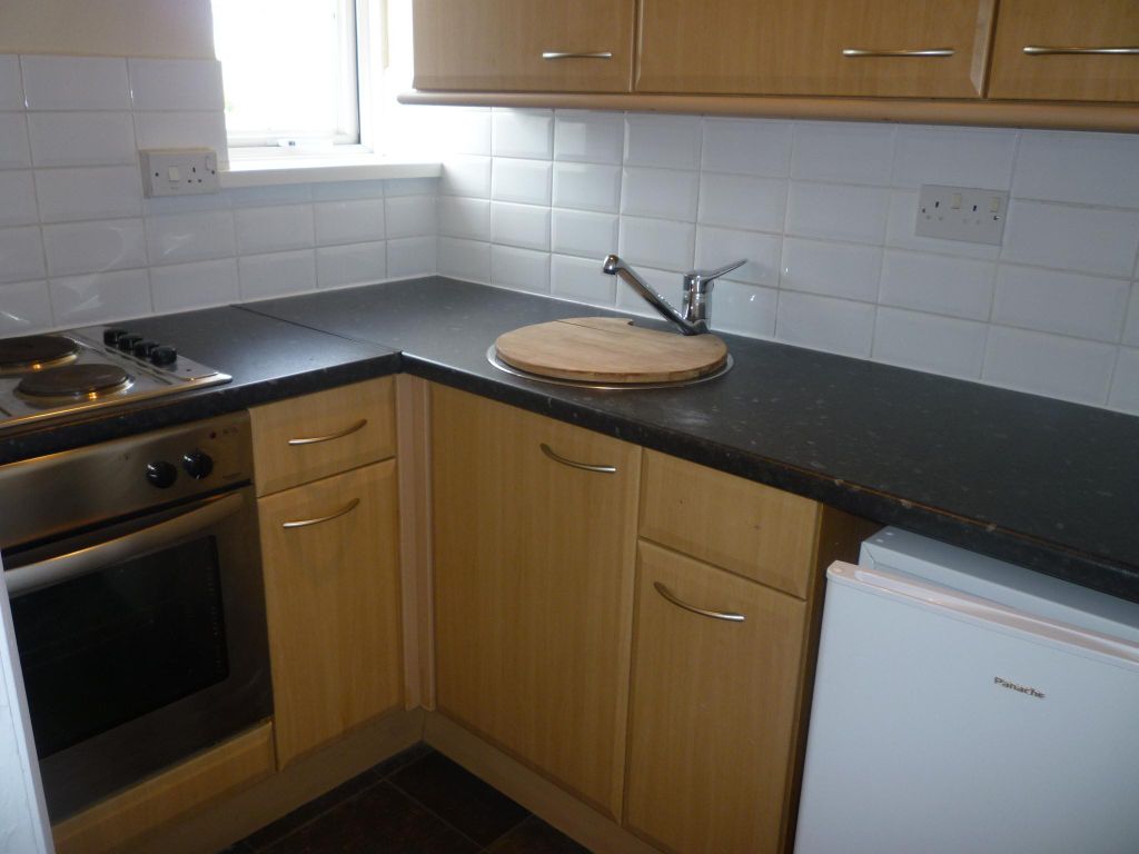 1 bed flat to rent in Westgate Street, Cardiff CF10, £800 pcm