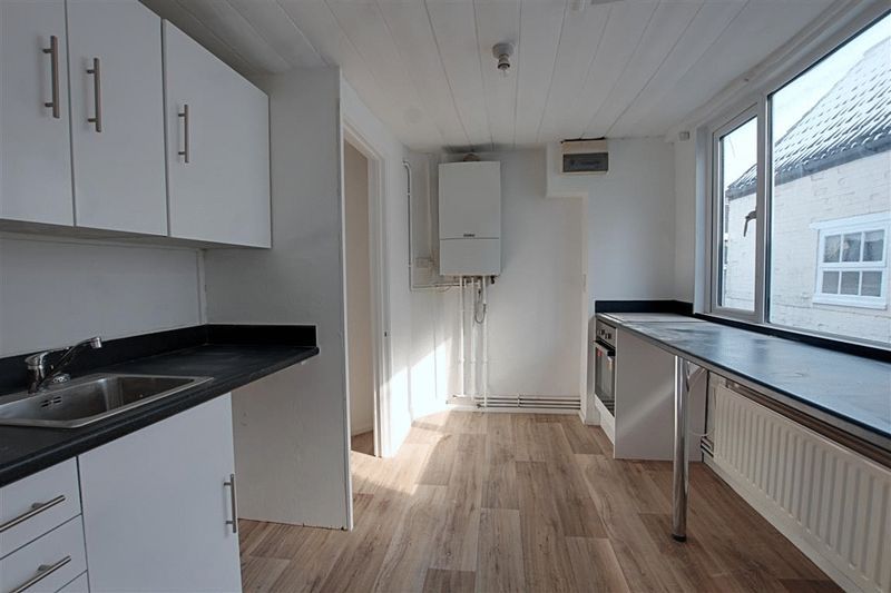 1 bed flat to rent in High Street, Melksham SN12, £595 pcm