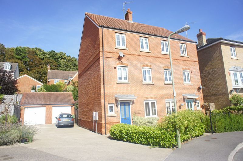 4 bed town house to rent in Connaught Way, Alton GU34, £1,850 pcm