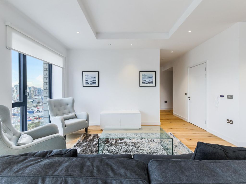 2 bed flat for sale in Albion House, London City Island, London E14, £721,125