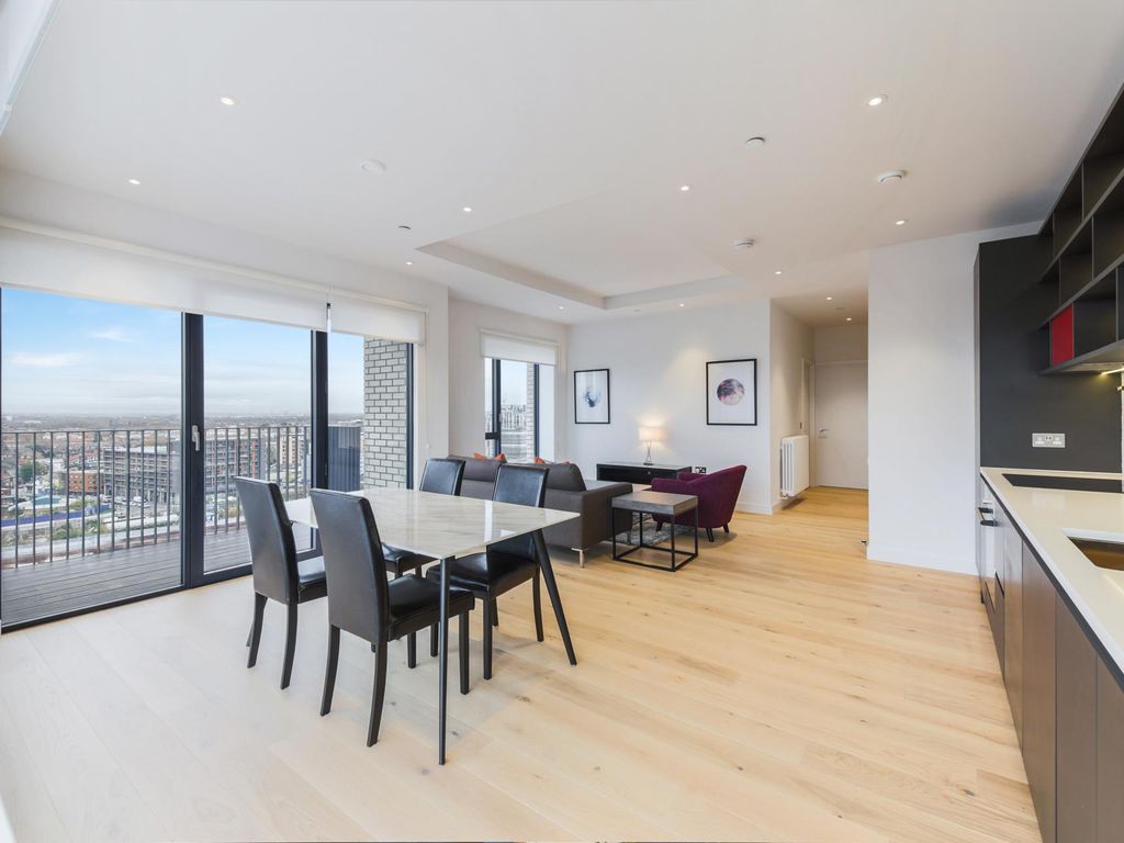 2 bed flat for sale in Albion House, London City Island, London E14, £761,500