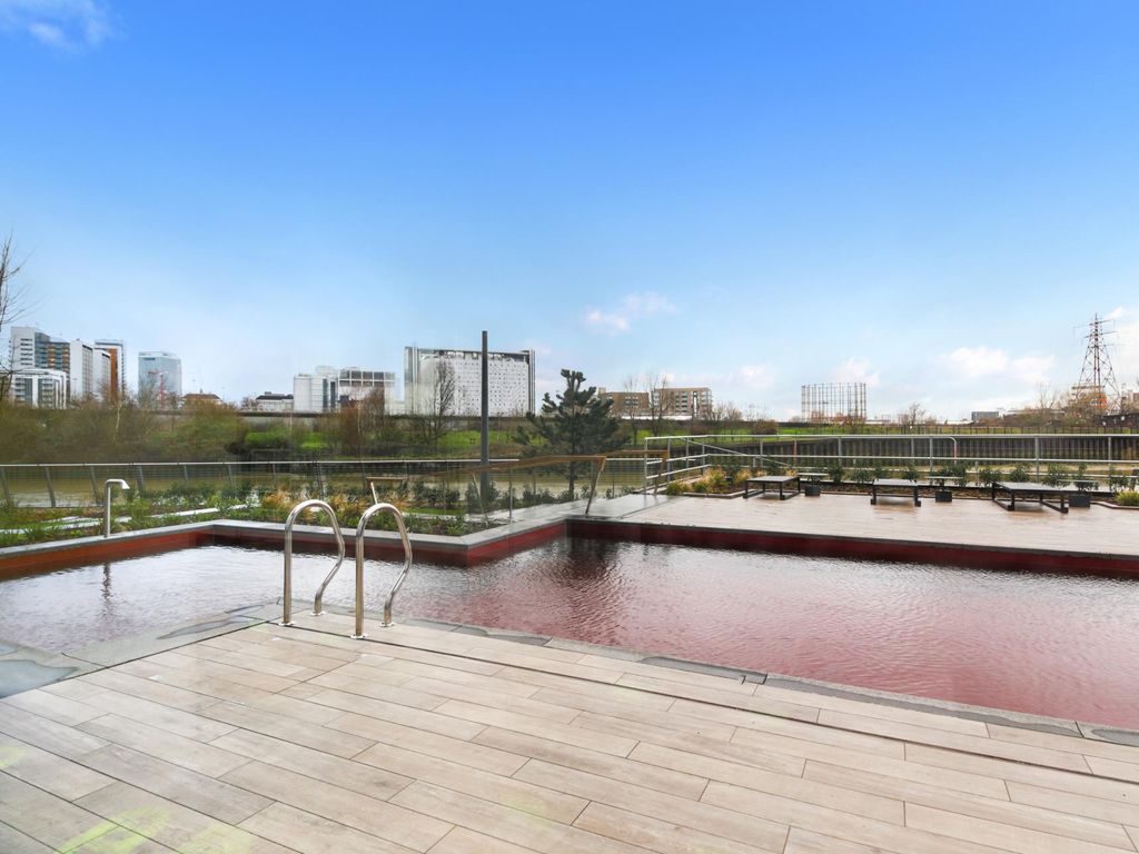 1 bed flat for sale in Astell House, London City Island, London E14, £475,000