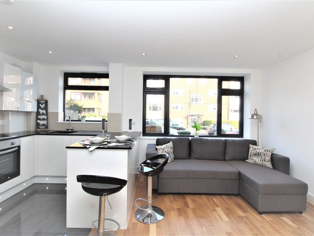 1 bed flat to rent in Venner Road, Sydenham SE26, £1,350 pcm