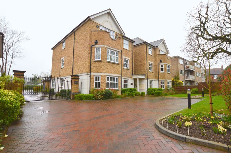 2 bed flat for sale in Westfield Park, Hatch End, Pinner HA5, £630,000