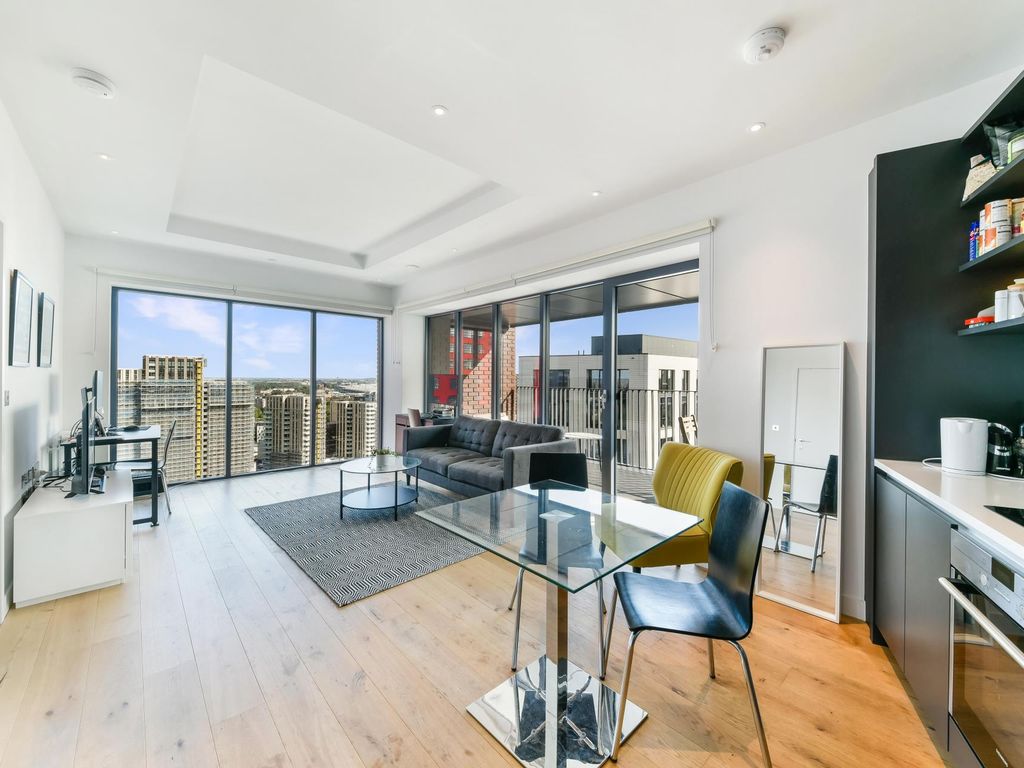 1 bed flat for sale in Modena House, London City Island, London E14, £515,000