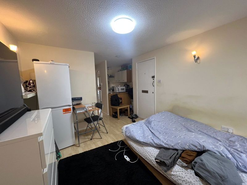1 bed flat to rent in Oaktree Crescent, Bradley Stoke, Bristol BS32, £950 pcm