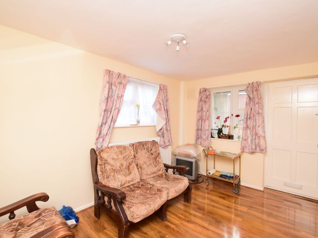 1 bed semi-detached house for sale in Ashdown Way, Balham SW17, £425,000