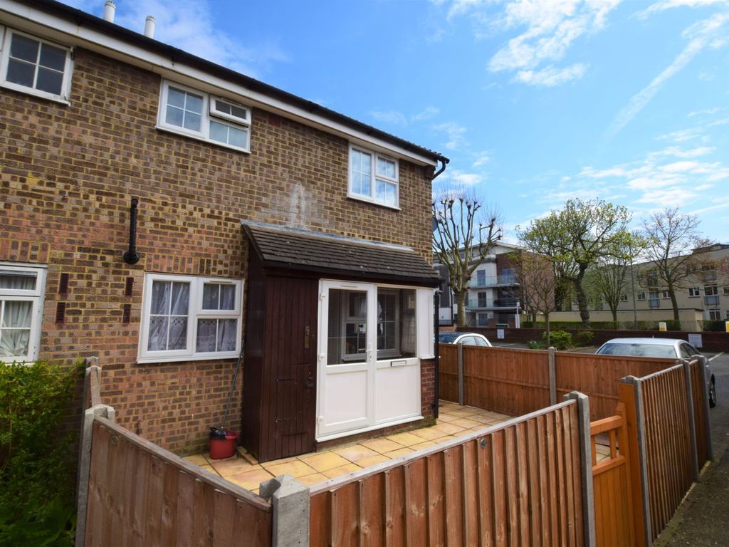1 bed semi-detached house for sale in Ashdown Way, Balham SW17, £425,000