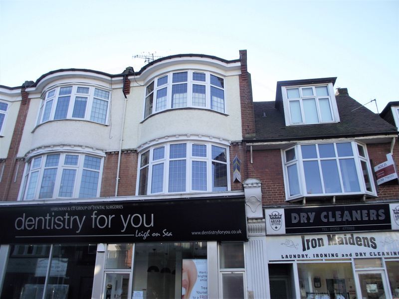2 bed flat to rent in Leigh Road, Leigh-On-Sea SS9, £1,200 pcm
