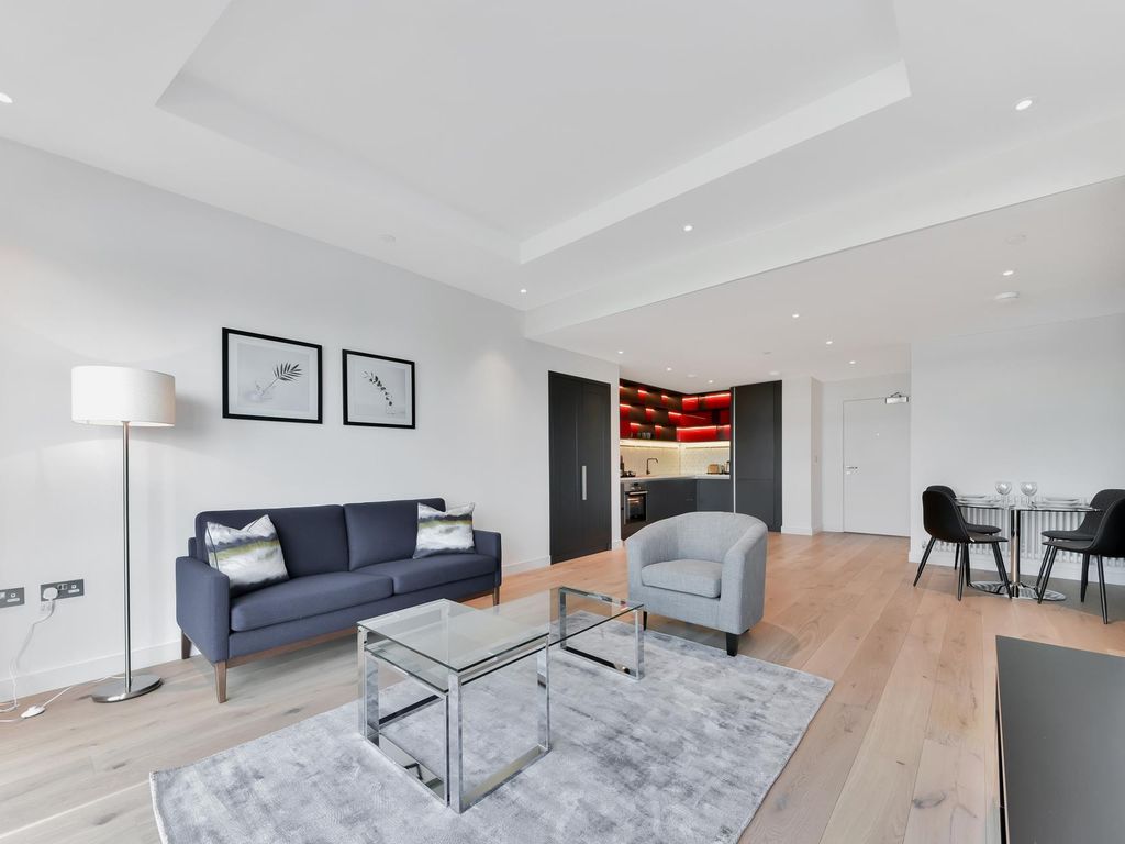 2 bed flat for sale in Astell House, London City Island, London E14, £685,000