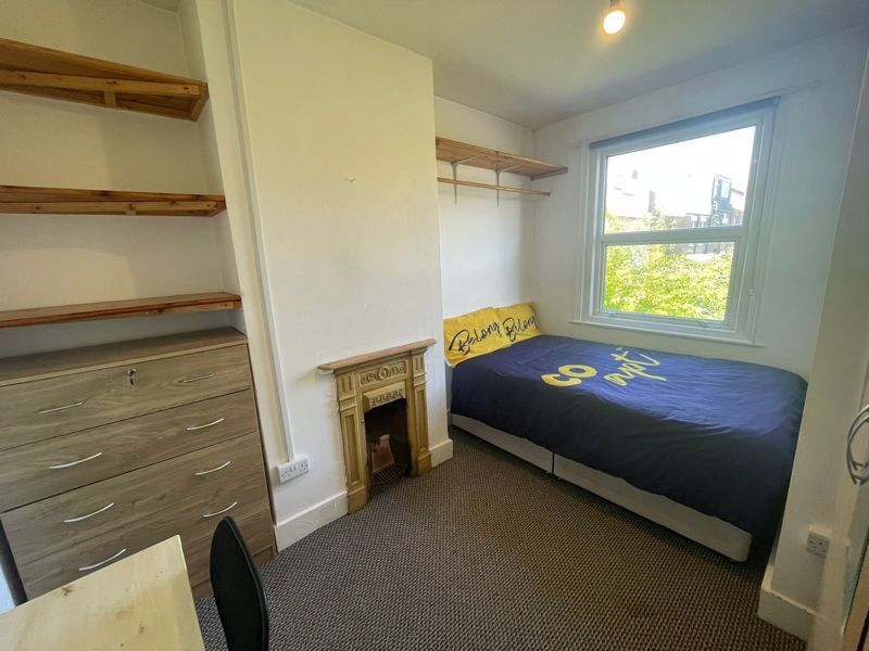 3 bed flat to rent in Milner Road, Brighton BN2, £2,268 pcm
