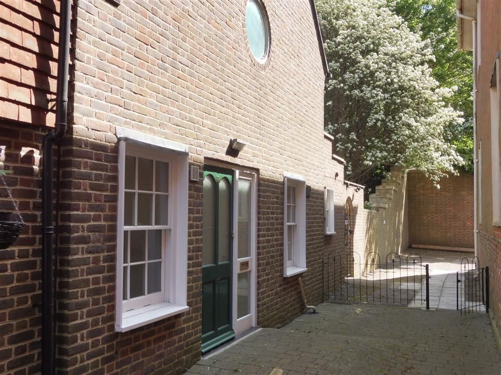 2 bed end terrace house to rent in Malling Street, Lewes BN7, £1,400 pcm