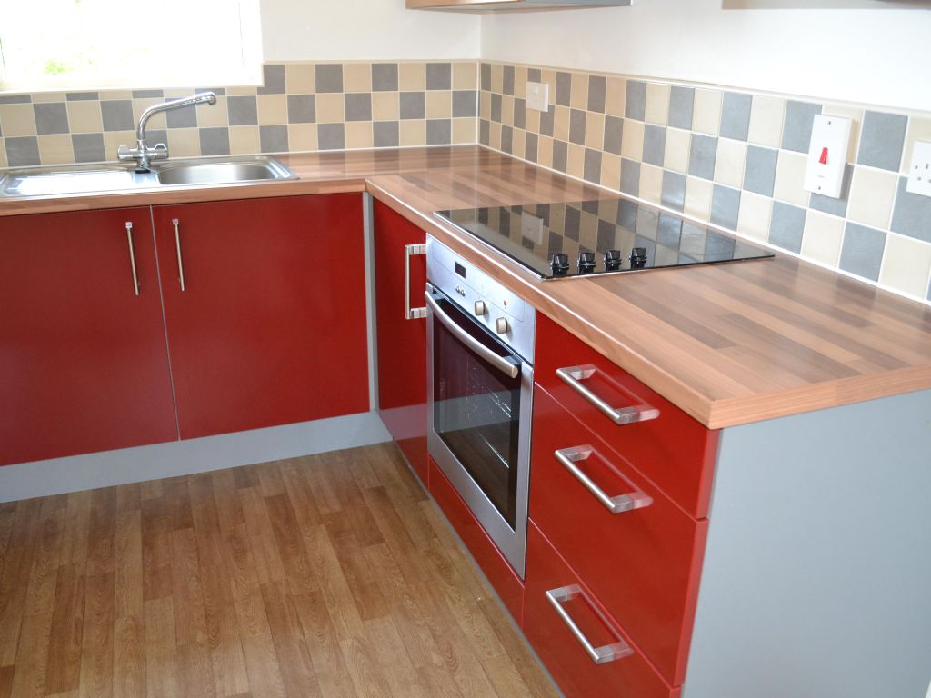 2 bed flat to rent in Outfield Close, Great Oakley, Corby NN18, £895 pcm