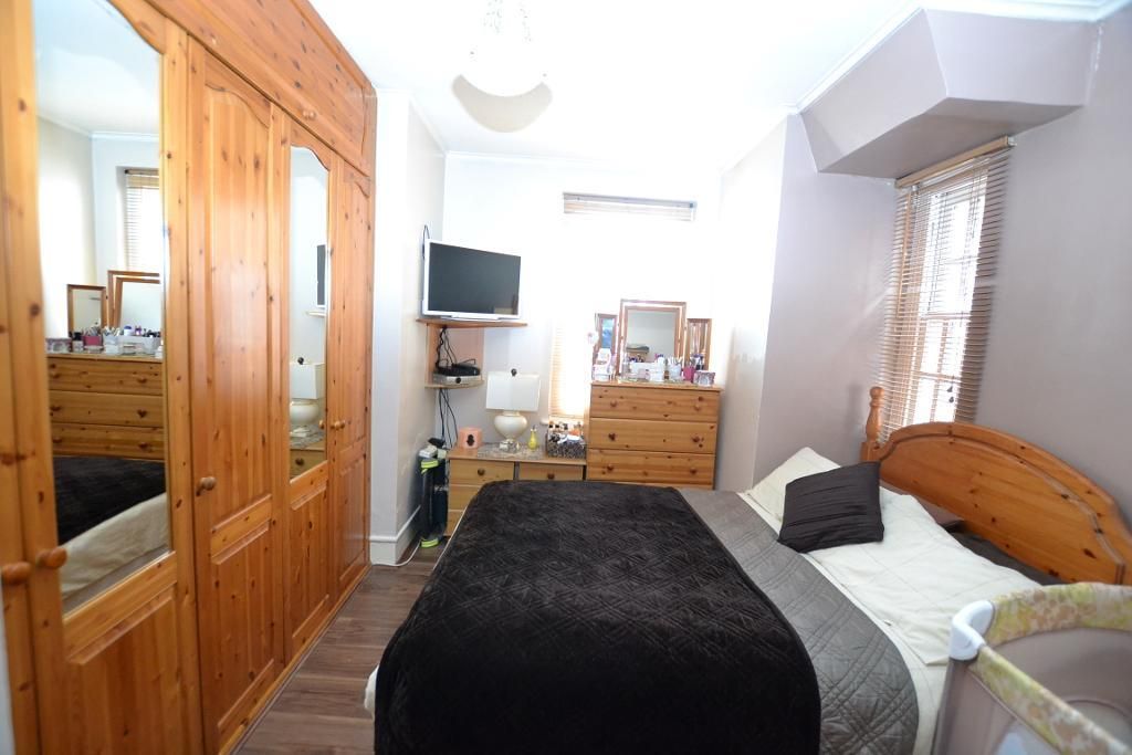 3 bed flat for sale in Scott Ellis Gardens, St Johns Wood, London NW8, £625,000