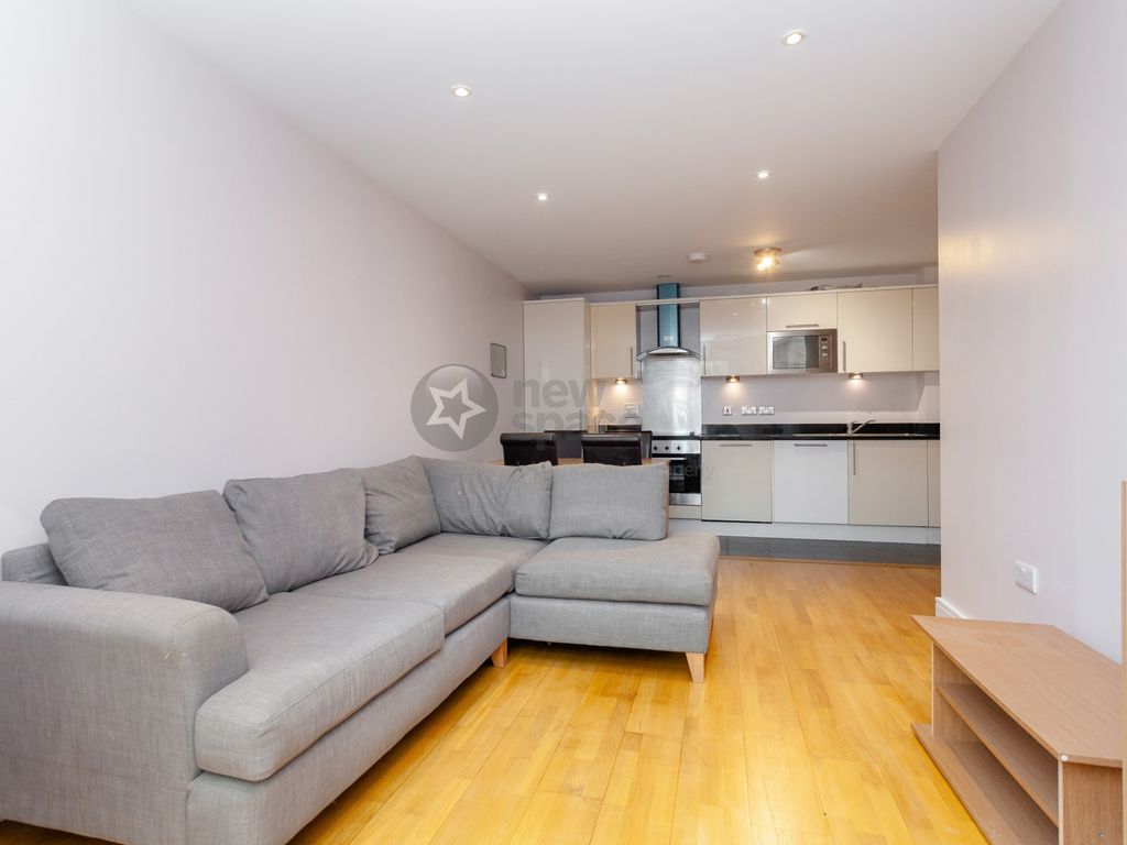 2 bed flat to rent in Cheshire Street, Shoreditch E2, £2,500 pcm